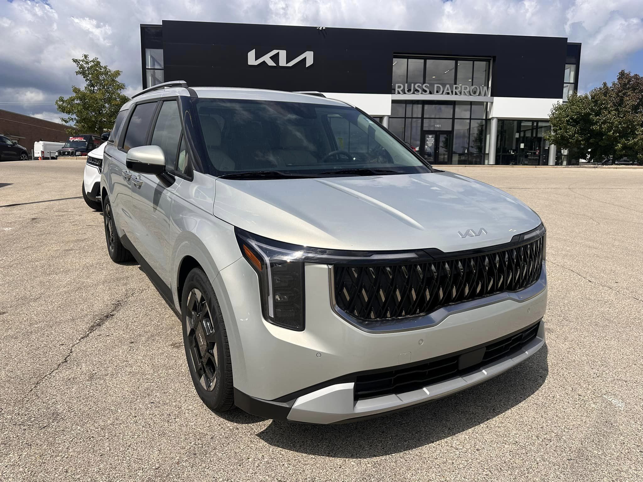 2025 Kia Carnival - EX Trim - Ivory Silver with Navy & Gray Interior - 