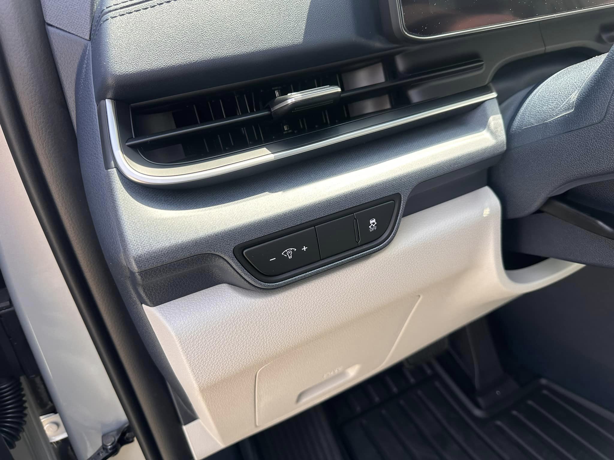 2025 Kia Carnival - EX Trim - Ivory Silver with Navy & Gray Interior - 