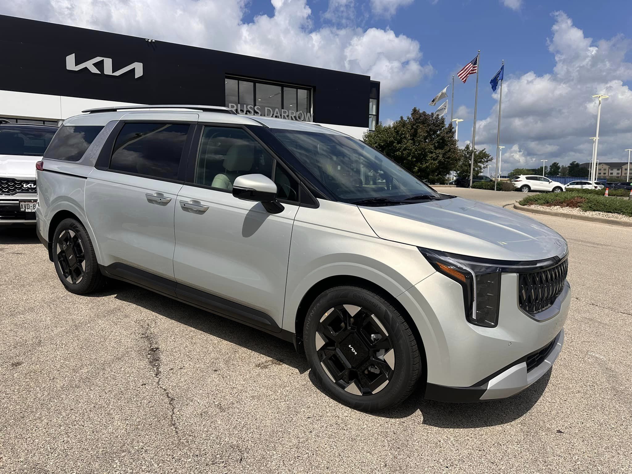 2025 Kia Carnival - EX Trim - Ivory Silver with Navy & Gray Interior - 