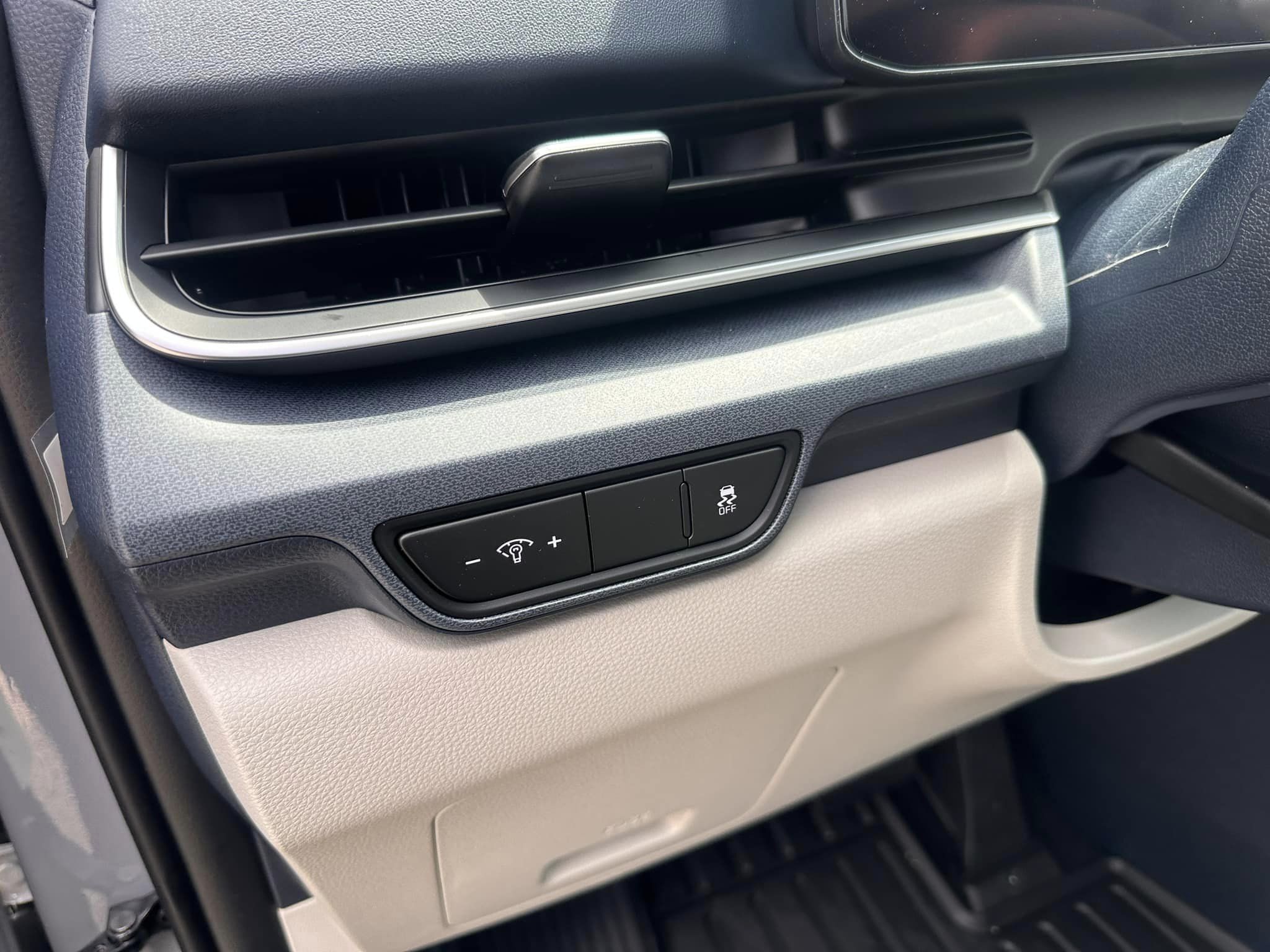 2025 Kia Carnival - SX Trim - Ceramic Silver with Navy & Gray Interior - 