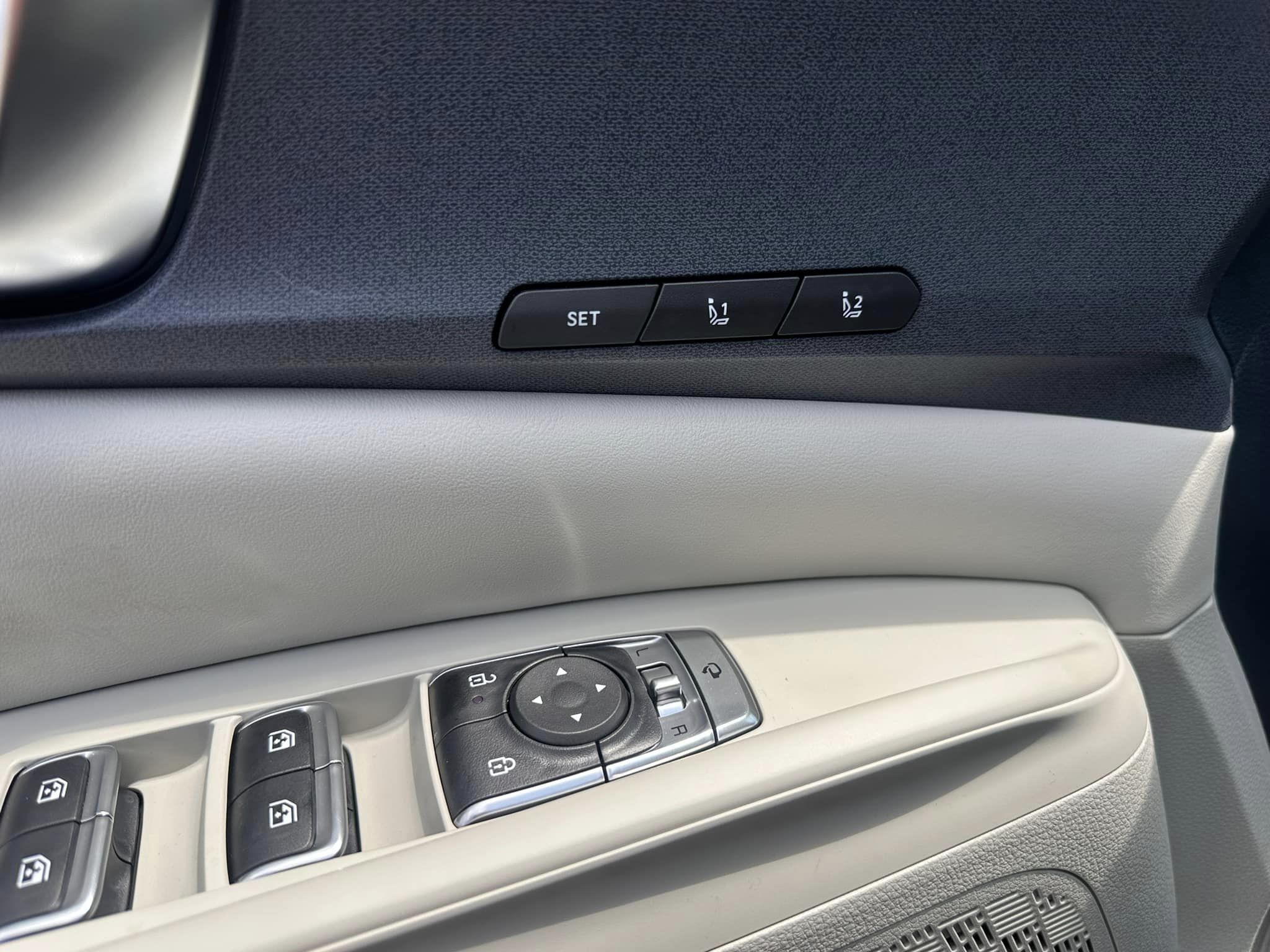 2025 Kia Carnival - SX Trim - Ceramic Silver with Navy & Gray Interior - 