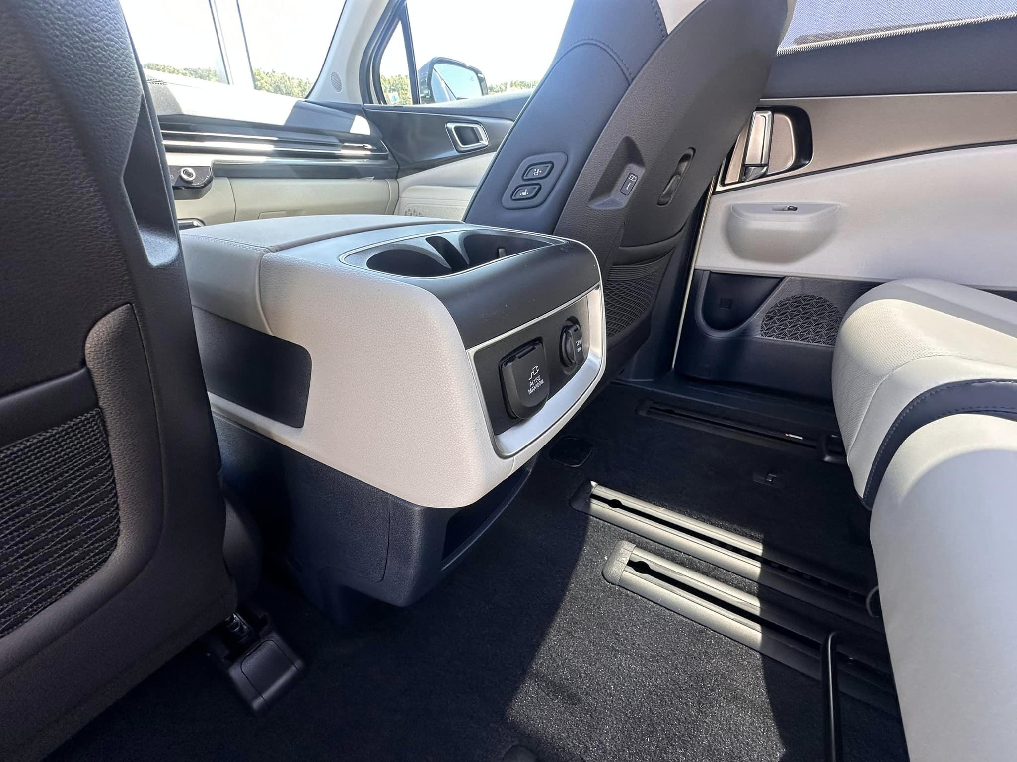 2025 Kia Carnival - SX Dark Edition Trim - Ivory Silver with Navy & Gray Interior - 