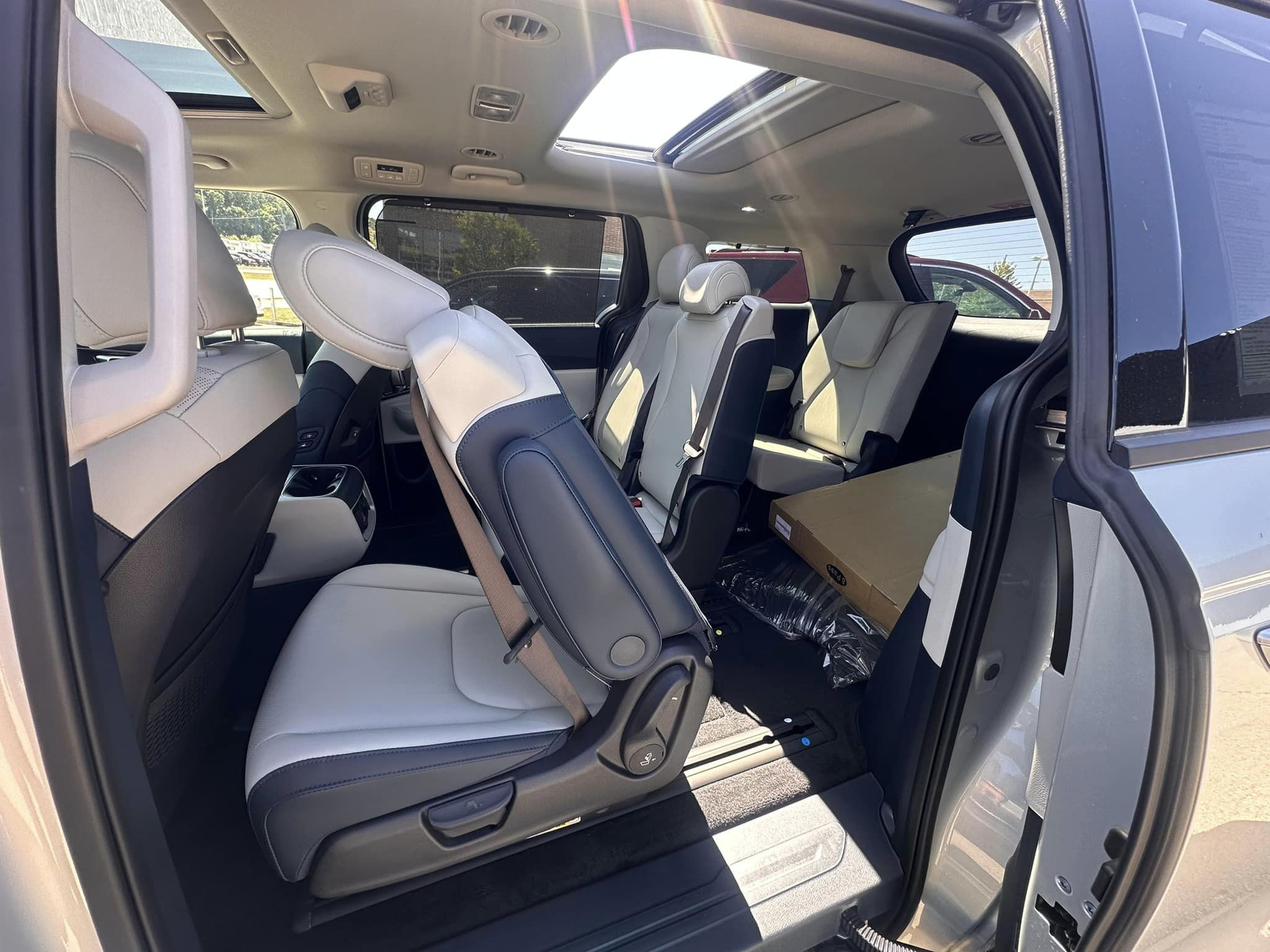 2025 Kia Carnival - SX Dark Edition Trim - Ivory Silver with Navy & Gray Interior - 