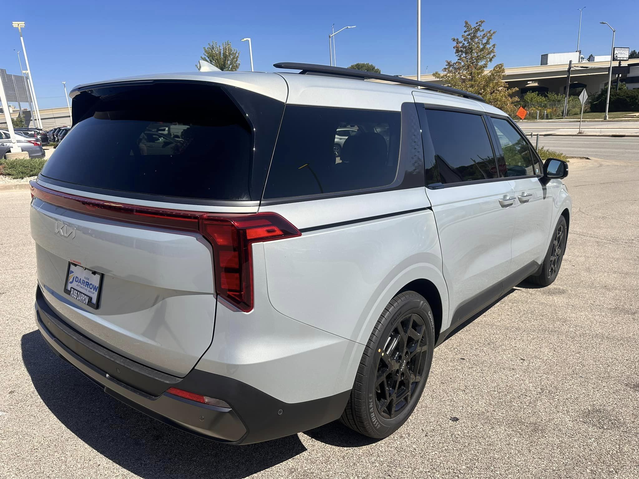 2025 Kia Carnival - SX Dark Edition Trim - Ceramic Silver with Navy & Gray Interior - 