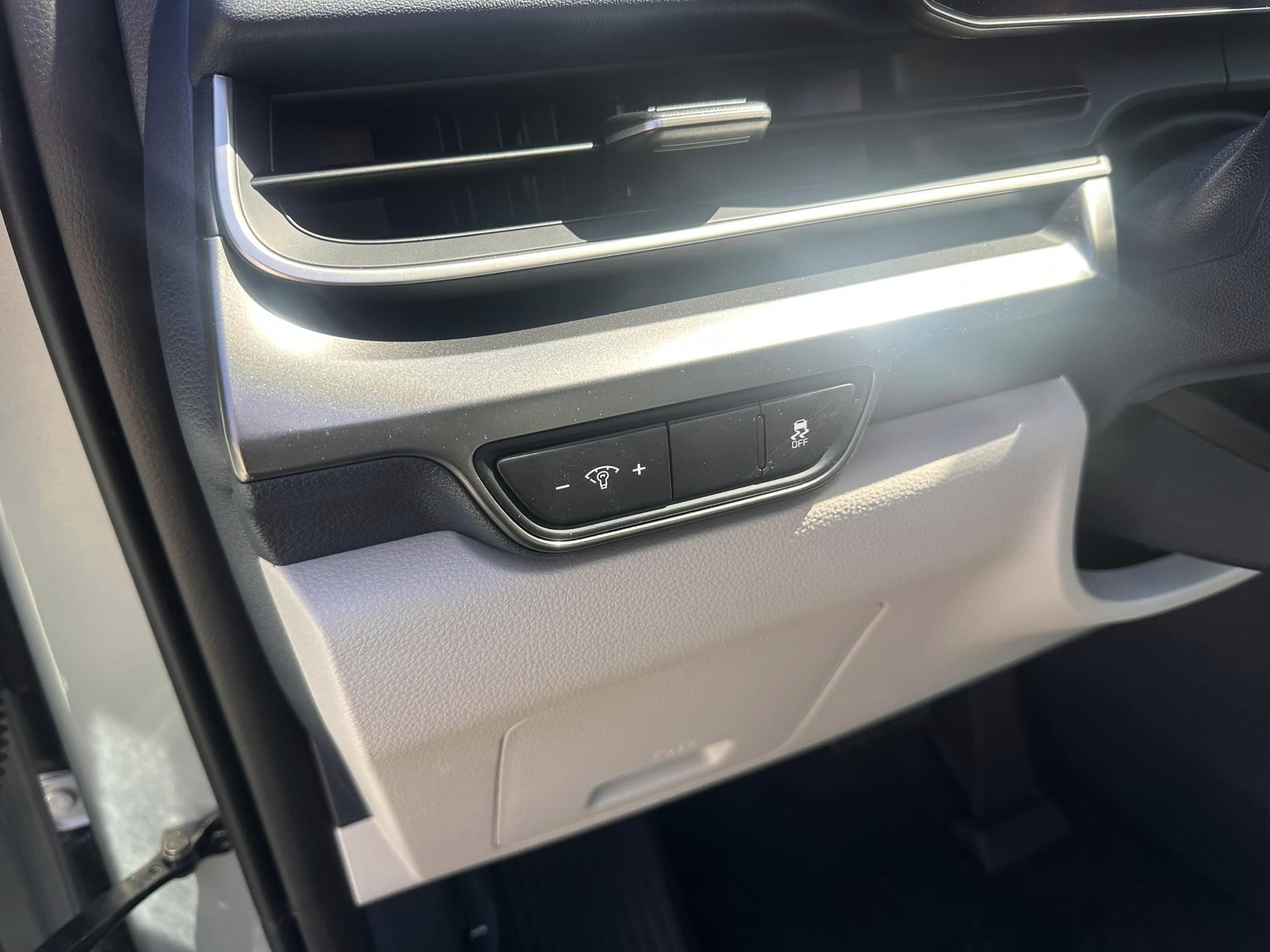 2025 Kia Carnival - SX Dark Edition Trim - Ivory Silver with Navy & Gray Interior - 