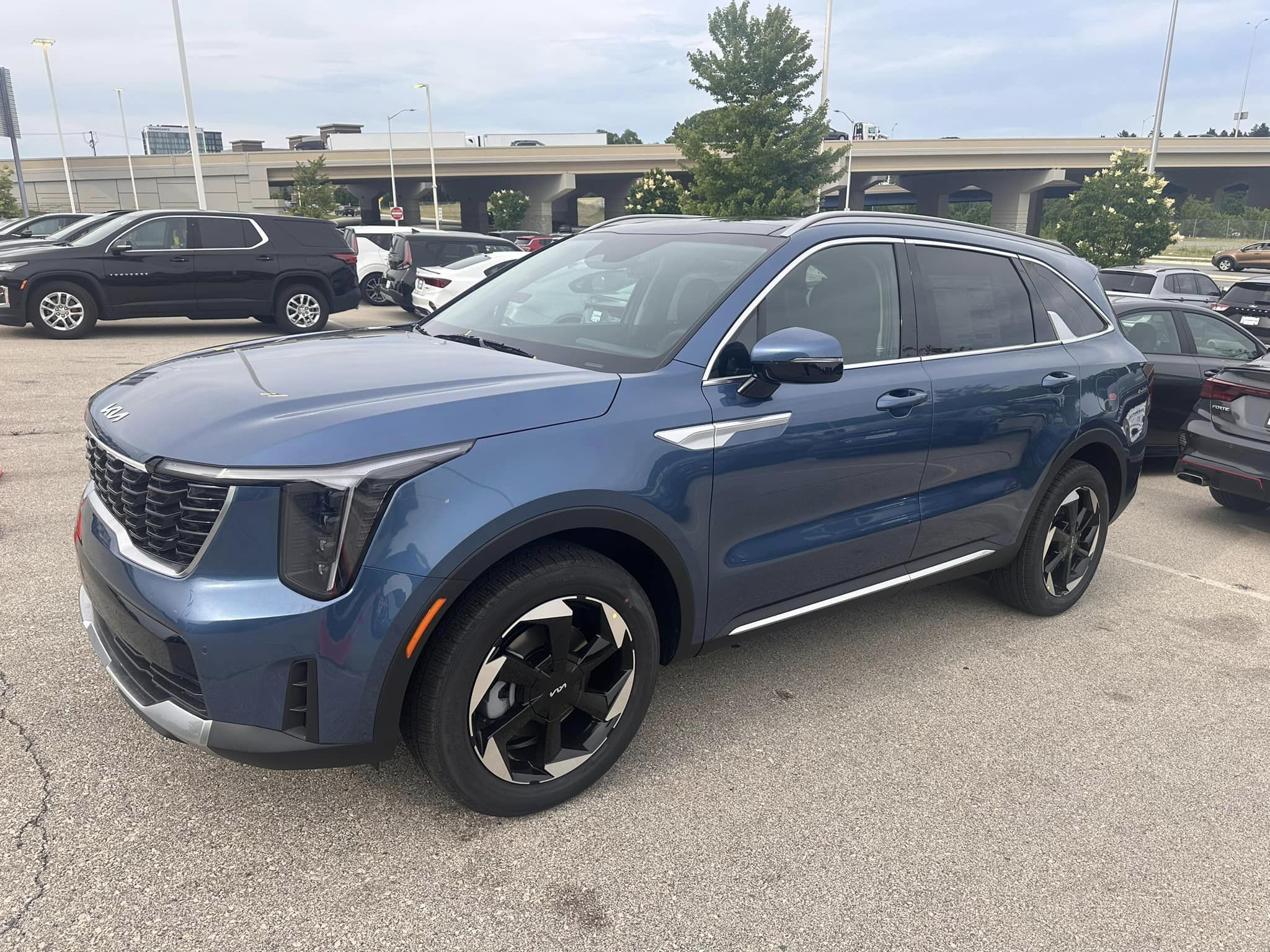 2025 Kia Sorento HEV Hybrid - Mineral Blue - EX Hybrid AWD Trim - 